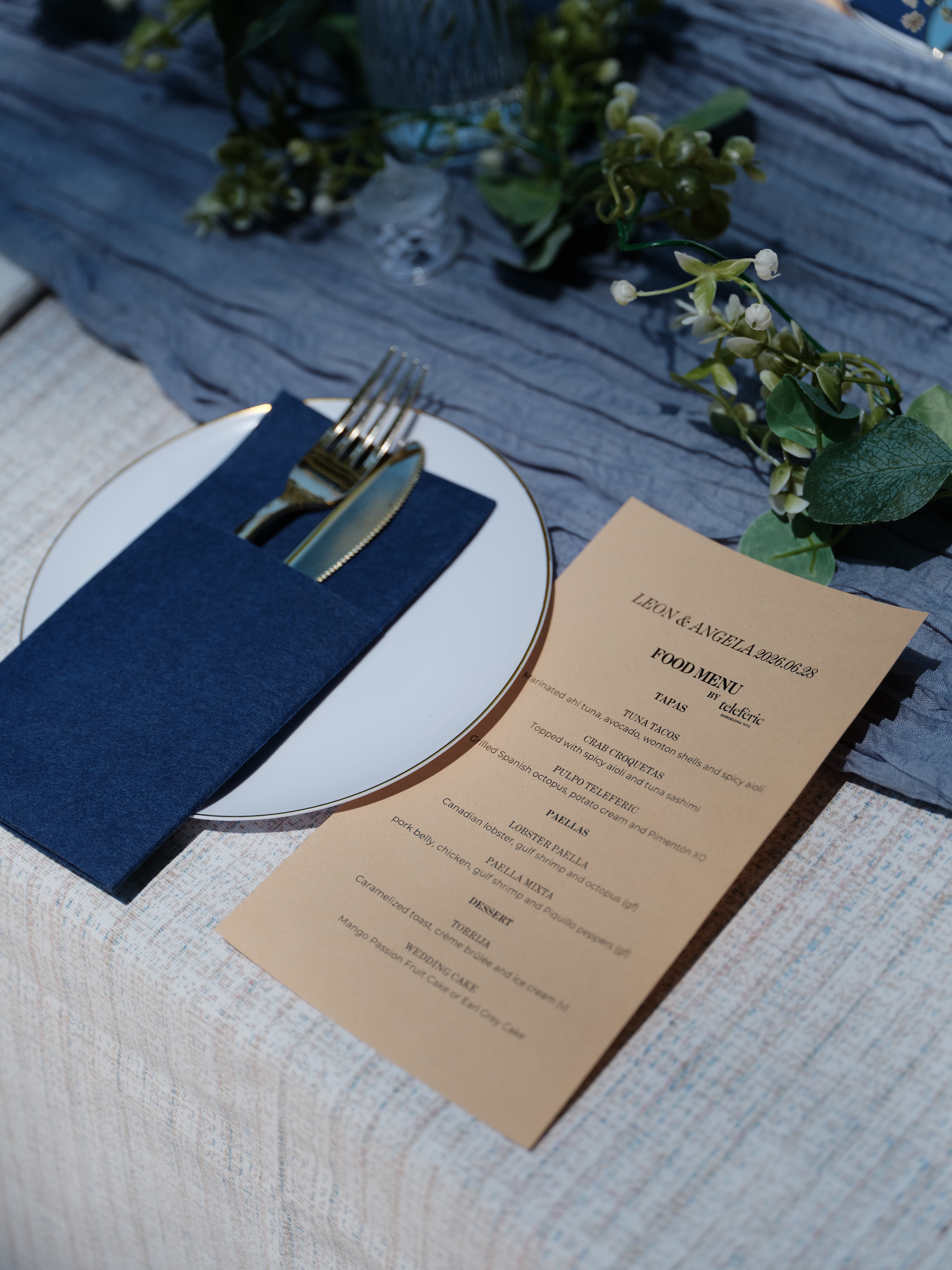 Elegant crisp navy placesetting
